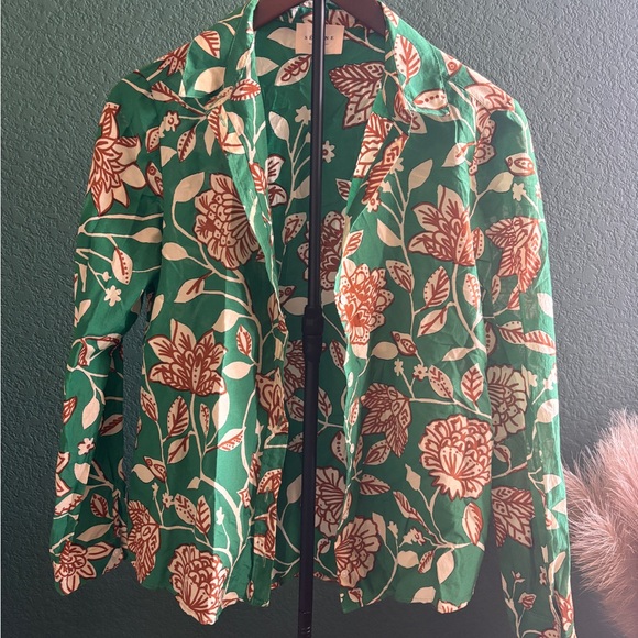 Sezane’s Iconic Pierro blouse!
Long-sleeved
Classic collar
Straight fit
NWOT - Picture 2 of 5